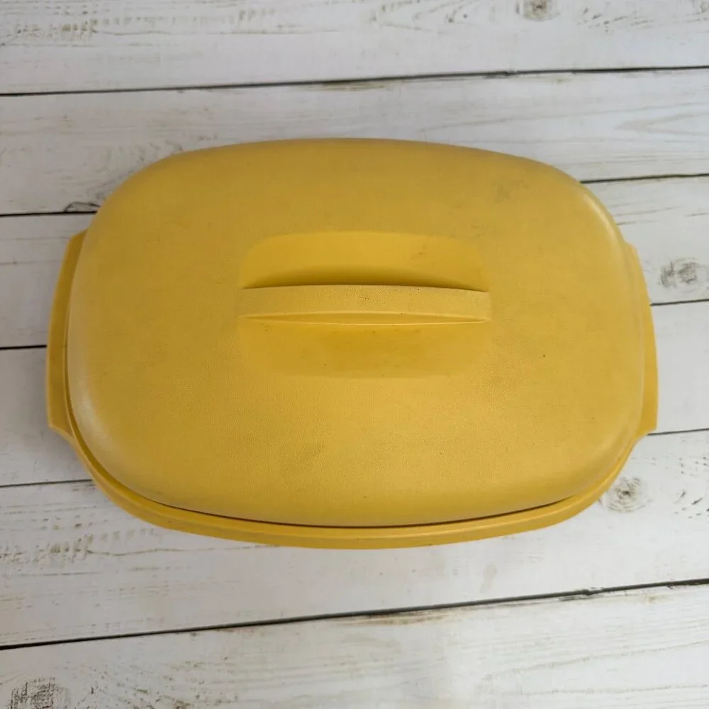 Tupperware vintage oval